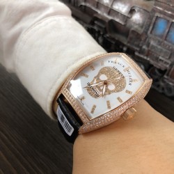 法兰克 穆勒Franck Muller 全新满天星系列⚓️搭载进口日本西铁城机械机芯⚙️意大利双面小牛皮原装针扣酒桶形拱桥状精钢表壳⚫️手工全镶嵌施华洛水晶钻 高贵霸气尺寸43*55mm高尚的艺术 精湛的工艺 一经发布 无不轰动