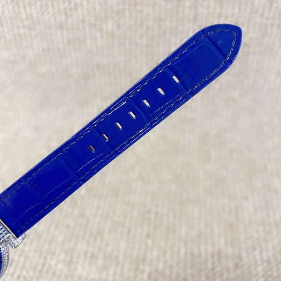 ★实拍 萧邦 CHOPARD IMPERIALE 系列腕表。独特风格带您走进一个新阶段并且成功塑造了崇尚自我表达和与众不同的生活化概念,316精钢材质,此表款全手工镶嵌施华洛世奇水晶钻,成为了美式奢侈生活风格的代表!进口石英机芯以及精细做工,佩戴贴手舒适,设计风格简约明朗。充满奢华璀璨的气息,光彩夺人、让你瞬间提升华丽的气质 ! ★实拍 萧邦 CHOPARD IMPERIALE 系列腕表。独特风格带您走进一个新阶段并且成功塑造了崇尚自我表达和与众不同的生活化概念,316精钢材质,此表款全手工镶嵌施华洛世奇水晶钻,成为了美式奢侈生活风格的代表!进口石英机芯以及精细做工,佩戴贴手舒适,设计风格简约明朗。充满奢华璀璨的气息,光彩夺人、让你瞬间提升华丽的气质 !