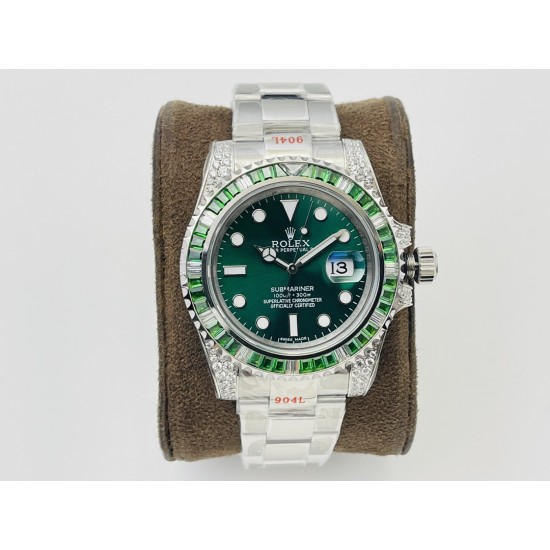 【VRS Factory2022墙裂推荐 市场最高版本】奢华大作,劳力士Rolex SUB潜航者后镶钻定制版!是奢华闪耀与永不退色的融合,更是经典潮流的不二之选!1⃣️【表壳】直径40MM。每一颗钻石/彩宝均来自奥地利(施华洛世奇原产地)经过严格的筛选,确保颜色,大小,火彩统一,专业珠宝镶嵌师精心镶嵌。2⃣️【表带】跟官网同步,904L蚝式钢完美还原坚固耐用的优良血统,效果可媲美原装。3⃣️【机芯】采用复刻界的机芯之王——搭配3135自动上旋机芯。VRS Factory匠心力作 敬请各路表友品鉴! 【VRS Factory2022墙裂推荐 市场最高版本】奢华大作,劳力士Rolex SUB潜航者后镶钻定制版!是奢华闪耀与永不退色的融合,更是经典潮流的不二之选!1⃣️【表壳】直径40MM。每一颗钻石/彩宝均来自奥地利(施华洛世奇原产地)经过严格的筛选,确保颜色,大小,火彩统一,专业珠宝镶嵌师精心镶嵌。2⃣️【表带】跟官网同步,904L蚝式钢完美还原坚固耐用的优良血统,效果可媲美原装。3⃣️【机芯】采用复刻界的机芯之王——搭配3135自动上旋机芯。VRS Factory匠心力作 敬请各路表友品鉴!