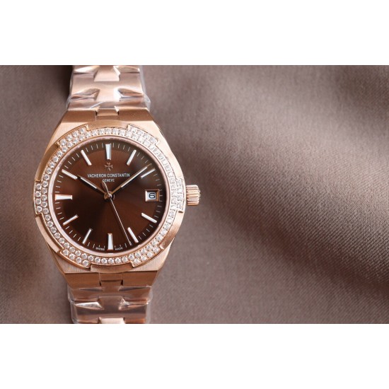实拍【Vacheron Constantin江诗丹顿】纵横四海系列OVERSEAS女款小号型钢带款——一款极具魅力和旅行精神的女性腕表【表壳】直径36mm适合大部分女性佩戴,84颗圆形切割施华洛水更是钻璀璨夺目 【表盘】简约的大三针设计 旭日纹缎面拉丝的工艺处理 深邃优雅 时标均带白色夜光涂层 【机芯】CITIZEN8系列改Cal.5300机芯(机芯稳定零返修 ) 原装18k纳米镀金质摆陀 实拍【Vacheron Constantin江诗丹顿】纵横四海系列OVERSEAS女款小号型钢带款——一款极具魅力和旅行精神的女性腕表【表壳】直径36mm适合大部分女性佩戴,84颗圆形切割施华洛水更是钻璀璨夺目 【表盘】简约的大三针设计 旭日纹缎面拉丝的工艺处理 深邃优雅 时标均带白色夜光涂层 【机芯】CITIZEN8系列改Cal.5300机芯(机芯稳定零返修 ) 原装18k纳米镀金质摆陀