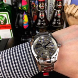 欧米茄 OMEGA 海马系列 延续着欧米茄辉煌的海洋传奇。40mm316L精钢表壳 搭配精钢表带 原装扣 这款荣获认证的天文台表搭载全自动机械机芯！