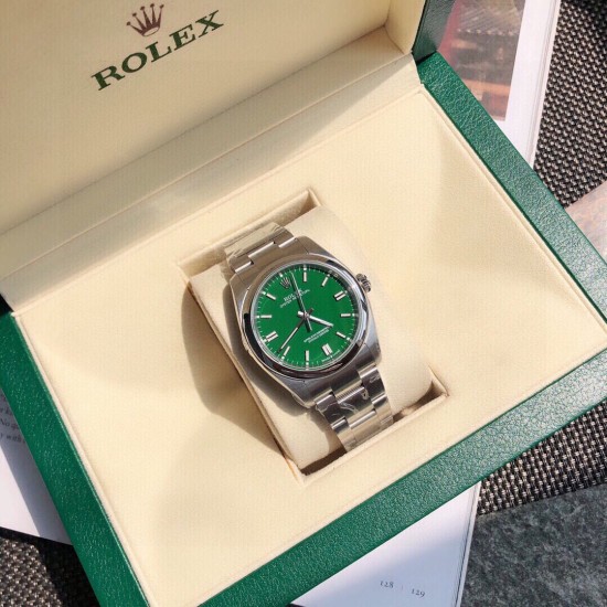 ROLEX 劳力士 蚝式恒动型 超卓性能,高效稳定,三格链节舒适度极佳,圆拱型外圈搭配上对版的彩色表盘,非常独特的设计,在光线下会有一种莹润,透亮的感觉# 字体样式 模具均选与ROLEX相同字体,防刮损蓝宝石玻璃镜面,旋入式表冠,双扣锁双重防水!表扣内侧外侧图标细节同原版激光雕刻工艺,瑞士冰蓝色棒状时标夜光! ROLEX 劳力士 蚝式恒动型 超卓性能,高效稳定,三格链节舒适度极佳,圆拱型外圈搭配上对版的彩色表盘,非常独特的设计,在光线下会有一种莹润,透亮的感觉# 字体样式 模具均选与ROLEX相同字体,防刮损蓝宝石玻璃镜面,旋入式表冠,双扣锁双重防水!表扣内侧外侧图标细节同原版激光雕刻工艺,瑞士冰蓝色棒状时标夜光!