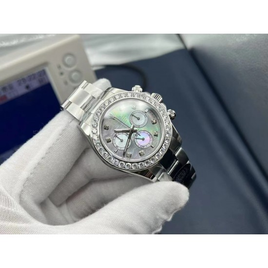 新款!ROLEX 劳力士迪通拿宇宙计型腕表116500LN系列 定制版特别款式,升级方面:1⃣️【直径】直径40MM,厚度12.2MM!接近原装厚度!2⃣️【机芯】搭载迪通拿4131自动上链机械机芯,厚度与正品保持一致,计时功能完美实现!3⃣️【材质】采用与原装一致的904L精钢,表带做工细腻完美!4⃣️【镜片】抗划损蓝宝石水晶玻璃镜面,通透性极佳! 新款!ROLEX 劳力士迪通拿宇宙计型腕表116500LN系列 定制版特别款式,升级方面:1⃣️【直径】直径40MM,厚度12.2MM!接近原装厚度!2⃣️【机芯】搭载迪通拿4131自动上链机械机芯,厚度与正品保持一致,计时功能完美实现!3⃣️【材质】采用与原装一致的904L精钢,表带做工细腻完美!4⃣️【镜片】抗划损蓝宝石水晶玻璃镜面,通透性极佳!