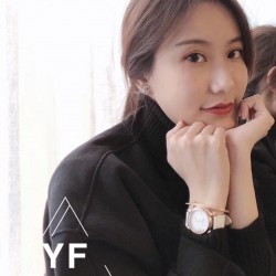 实拍《YF》萧邦（五钻小号无日历）HAPPY DIAMONDS 七彩圣诞主题 符合接下来圣诞跨年的气氛 每一颗钻石都是最好的礼物 心向自由 与快乐不期而遇。
