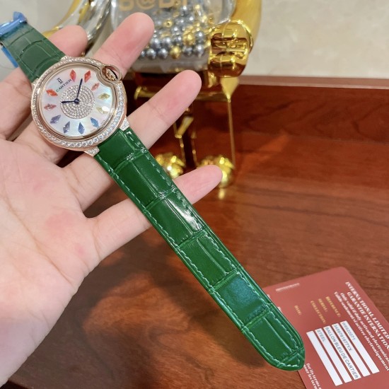 实拍卡地亚蓝气球镶钻系列 全新彩虹钻 搭配祖母绿亮皮独具特色风格的优雅气质 36mm尺寸瑞士石英佩戴舒适 当时间遇见彩虹 玩转夏日小清新表盘上的宝石闪耀着红橙黄绿青蓝紫等斑斓色彩~精心挑选玲珑精巧的宝石组合镶嵌在一起 为腕表赋予了奇异光彩 轻奢艺术感真的很加分☑️超显贵气又时髦! 实拍卡地亚蓝气球镶钻系列 全新彩虹钻 搭配祖母绿亮皮独具特色风格的优雅气质 36mm尺寸瑞士石英佩戴舒适 当时间遇见彩虹 玩转夏日小清新表盘上的宝石闪耀着红橙黄绿青蓝紫等斑斓色彩~精心挑选玲珑精巧的宝石组合镶嵌在一起 为腕表赋予了奇异光彩 轻奢艺术感真的很加分☑️超显贵气又时髦!