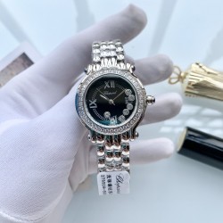 萧邦 Chopard Happy Diamonds 走珠系列腕表。巧妙运用其经典元素，发挥传奇般的大胆创意，展现浓厚的现代气息。天然珍珠贝母表盘搭配罗马、条钉刻度，采用双层玻璃镜面使钻石在表盘悬空游走，进口石英机芯，气质优雅之选，让你举手投足间优雅从容。尺寸32mm*35mm*10mm️