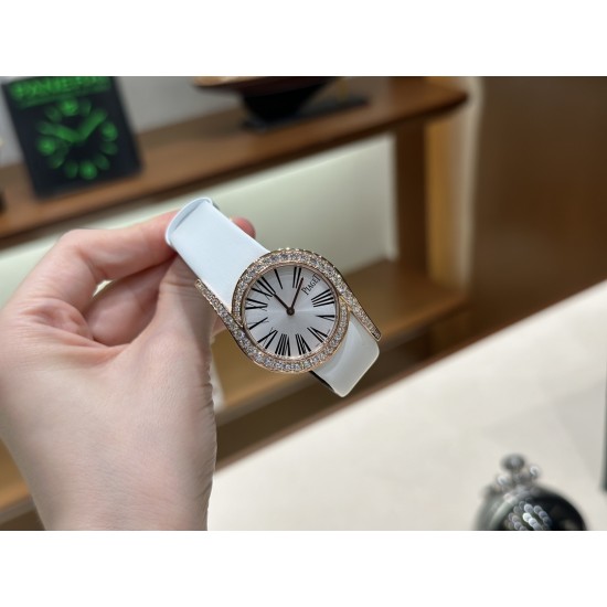 伯爵69Limelight Gala腕表超级版 正品级腕表尺寸32mm有鳄鱼皮表带,绢丝表带,牛皮表带可选运用一流的壳套打磨工艺,诠释伯爵优雅气质。表扣细节工艺,搭配施华洛世奇水钻,偶然一亮,清新脱俗。采用定制版瑞士石英机芯,续航给力,走时稳健,零返修。镶饰60颗明亮式切割钻(约0.92克拉)。表扣镶饰单颗明亮式切割施华洛世奇水钻(约0.01克拉)动人线条衬托优雅气质 伯爵69Limelight Gala腕表超级版 正品级腕表尺寸32mm有鳄鱼皮表带,绢丝表带,牛皮表带可选运用一流的壳套打磨工艺,诠释伯爵优雅气质。表扣细节工艺,搭配施华洛世奇水钻,偶然一亮,清新脱俗。采用定制版瑞士石英机芯,续航给力,走时稳健,零返修。镶饰60颗明亮式切割钻(约0.92克拉)。表扣镶饰单颗明亮式切割施华洛世奇水钻(约0.01克拉)动人线条衬托优雅气质