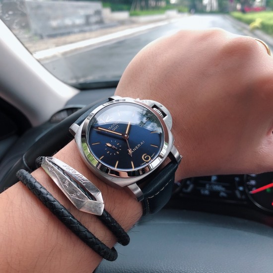 品牌:沛纳海--PANERAI PAM00688 类型:男士顶级腕表 机芯:全自动机械机芯 表壳:316L精钢表壳 镜面:矿物强化玻璃 皮带:进口真牛皮表带 三杰卓越非凡 尽显男士魅力尺寸:直径44mm 厚度16mm。SJ为你精心打造超真实实物图拍摄 让你超真实实物图体验 品牌:沛纳海--PANERAI PAM00688 类型:男士顶级腕表 机芯:全自动机械机芯 表壳:316L精钢表壳 镜面:矿物强化玻璃 皮带:进口真牛皮表带 三杰卓越非凡 尽显男士魅力尺寸:直径44mm 厚度16mm。SJ为你精心打造超真实实物图拍摄 让你超真实实物图体验