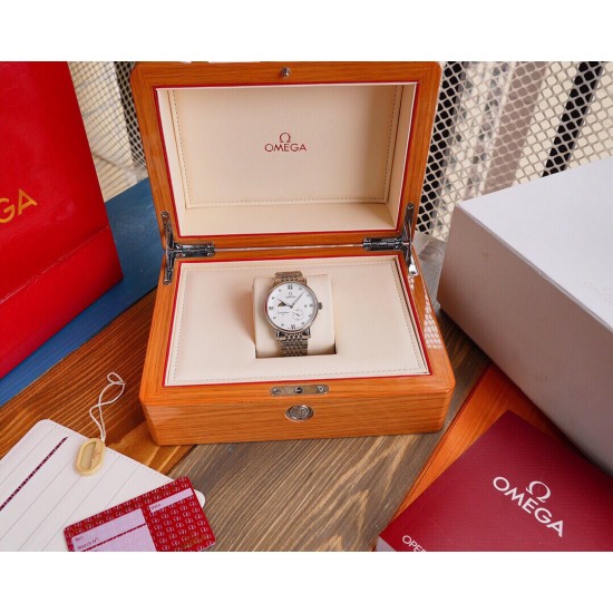 欧米茄(OMEGA)9点位带真星辰月相功能,直径40mmx11mm,内置全自动机械机芯,意大利小牛皮表带,背透工艺,能够透过腕表看到机芯内部! 欧米茄(OMEGA)9点位带真星辰月相功能,直径40mmx11mm,内置全自动机械机芯,意大利小牛皮表带,背透工艺,能够透过腕表看到机芯内部!