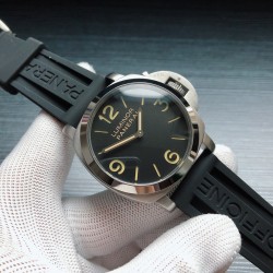 沛纳海 PAM00372 系列：LUMINOR 1950款式：手动机械，47毫米，男士材料：精钢机芯出产厂商：沛纳海机芯 类型：全自动机械瑞士机芯 厚度：5.3毫米摆轮：Glucydur平衡摆轮振频：21600每小时振荡次数 避震：Incabloc避震宝石数：21个零件数：160 三杰精致推荐男士机械休闲商务腕表 SJ为你精心打造超真实实物图拍摄 让你超真实实物图体验（高端瑞士机芯，零返修）