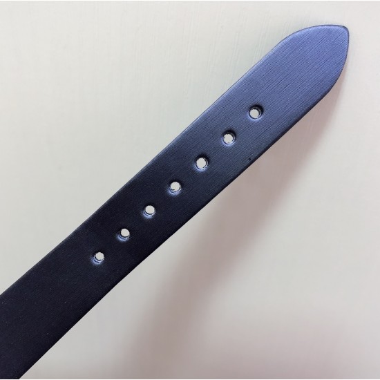 实拍 最新颜色 PIAGET伯爵 Limelight非凡珍品腕表系列 表壳直径为33mm ,电镀白金,瑞士朗达石英机芯 。手表表壳由花瓣造型上镶嵌112颗特制切割方形钻石于表圈 彰显奢华 蓝宝石水晶镜面 搭配绸缎丝绢皮。这不仅是一款非凡的腕表,更堪称一件珠宝工艺杰作,完美结合创意 打破常规的切割,彰显着珠宝腕表的优雅魅力 实拍 最新颜色 PIAGET伯爵 Limelight非凡珍品腕表系列 表壳直径为33mm ,电镀白金,瑞士朗达石英机芯 。手表表壳由花瓣造型上镶嵌112颗特制切割方形钻石于表圈 彰显奢华 蓝宝石水晶镜面 搭配绸缎丝绢皮。这不仅是一款非凡的腕表,更堪称一件珠宝工艺杰作,完美结合创意 打破常规的切割,彰显着珠宝腕表的优雅魅力