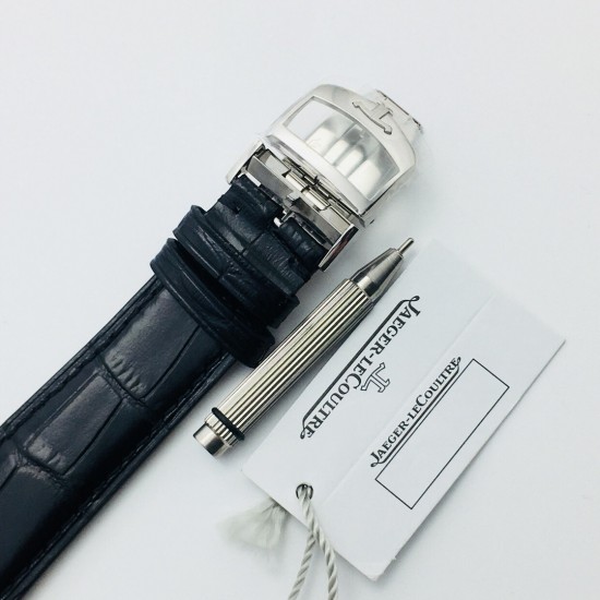 ZF【厚积“薄”发 年度大作】ZF新品,积家月相大师系列,表壳直径39mmX9.9mm与原装同步。六点钟的子盘拥有阳历阴历(月相)双期显示,月相一月转一圈,功能和正品一致。【技术突破】采用9015改积家自产Cal.925/1机芯,功能百分百同步原装自产机芯。走时稳定,素质坚挺。【细节突破】从侧面观察腕表盘面发现有微微的弧度,ZF为了达到这一效果,耗时费力多次调整模具,确保神韵和感觉能与原装相媲美。ZF积家月相大师,满足您对月相的一切美好情怀。 ZF【厚积“薄”发 年度大作】ZF新品,积家月相大师系列,表壳直径39mmX9.9mm与原装同步。六点钟的子盘拥有阳历阴历(月相)双期显示,月相一月转一圈,功能和正品一致。【技术突破】采用9015改积家自产Cal.925/1机芯,功能百分百同步原装自产机芯。走时稳定,素质坚挺。【细节突破】从侧面观察腕表盘面发现有微微的弧度,ZF为了达到这一效果,耗时费力多次调整模具,确保神韵和感觉能与原装相媲美。ZF积家月相大师,满足您对月相的一切美好情怀。