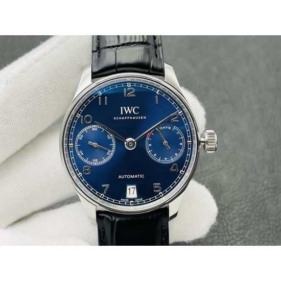 【ZF Factory销量神器】V5升级版 IWC万国葡7-葡萄牙系列 七日链 !1⃣️搭载定制版C.52010自动机械机芯!2⃣️独立小秒针,真动能指示!3⃣️蓝宝石玻璃镜面!4⃣️定制版意大利牛皮表带,原装扣子!5⃣️直径42毫米!ZF出品 必属精品 欢迎您的品鉴! 【ZF Factory销量神器】V5升级版 IWC万国葡7-葡萄牙系列 七日链 !1⃣️搭载定制版C.52010自动机械机芯!2⃣️独立小秒针,真动能指示!3⃣️蓝宝石玻璃镜面!4⃣️定制版意大利牛皮表带,原装扣子!5⃣️直径42毫米!ZF出品 必属精品 欢迎您的品鉴!