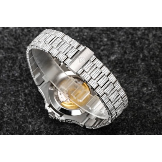 R8 2021年度新品发布, Patek Philippe 百达翡丽运动优雅满天星系列5726/1A-014腕表(鹦鹉螺) 316L精钢镶钻表链表壳,将璀璨的钻石镶嵌入腕间时计,勾人心魂,给阳刚硬朗的运动风格增加了璀璨夺目的光芒,指针、时标刻度覆超强夜光在黑夜为您指引方向,表盘镶嵌施华洛世奇美钻,附月相、日期显示为你呈现满天繁星,搭载定制324 S QA LU 24H/303自动机械(背透机芯),为您的时间保驾护航,尺寸:40.5毫米。 R8 2021年度新品发布, Patek Philippe 百达翡丽运动优雅满天星系列5726/1A-014腕表(鹦鹉螺) 316L精钢镶钻表链表壳,将璀璨的钻石镶嵌入腕间时计,勾人心魂,给阳刚硬朗的运动风格增加了璀璨夺目的光芒,指针、时标刻度覆超强夜光在黑夜为您指引方向,表盘镶嵌施华洛世奇美钻,附月相、日期显示为你呈现满天繁星,搭载定制324 S QA LU 24H/303自动机械(背透机芯),为您的时间保驾护航,尺寸:40.5毫米。
