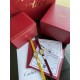 卡地亚浴缸系列卡家又一经典之作浴缸系列。实物拿到手的时候大吃一惊,颜值高 !椭圆外型的感觉正是典雅欧风浴缸形状,这也太好看了吧!相比蓝气球段位要高出不少一会儿观摩下公价便知主要是因为通体包真金……Baignoire浴缸系列腕表,小号表款,石英机芯。精钢包18K黄金表壳。包18K黄金圆珠形表冠,镶嵌一颗凸圆形蓝宝石。镀银表盘,剑形蓝钢指针,蓝宝石水晶镜面。灰褐色鳄鱼皮表带,包18K黄金针扣式表扣。表壳尺寸:32x26毫米厚度:8毫米防水深度3巴(约30米)生活防水 卡地亚浴缸系列卡家又一经典之作浴缸系列。实物拿到手的时候大吃一惊,颜值高 !椭圆外型的感觉正是典雅欧风浴缸形状,这也太好看了吧!相比蓝气球段位要高出不少一会儿观摩下公价便知主要是因为通体包真金……Baignoire浴缸系列腕表,小号表款,石英机芯。精钢包18K黄金表壳。包18K黄金圆珠形表冠,镶嵌一颗凸圆形蓝宝石。镀银表盘,剑形蓝钢指针,蓝宝石水晶镜面。灰褐色鳄鱼皮表带,包18K黄金针扣式表扣。表壳尺寸:32x26毫米厚度:8毫米防水深度3巴(约30米)生活防水