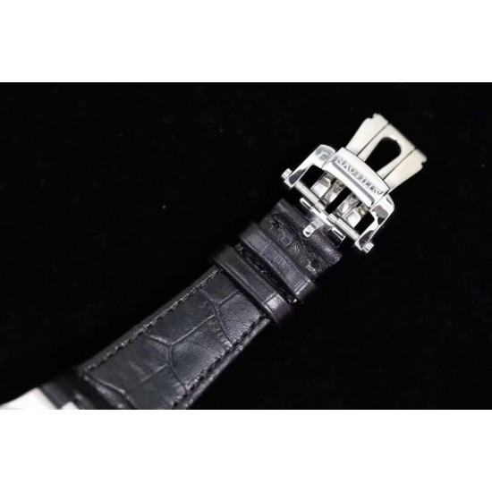 【“薄”大精深 从“芯”出发】全新升级V2版本 PATEK 。PHILPPE——鹦鹉螺5711/1A系列强势回归。1：1全新开模修正三件套壳 厚度仅9mm，修正了以往偏厚的现象，使之佩戴更贴合手腕。搭载全新定制版9015改原装CaI.324 S C洗花机芯。突破了无加夹板的情况下摆轮位置同步正品！定制级的人体工程学表带 修正了表带的铰链部分...[更多]