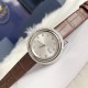 实拍 伯爵-PIAGET 女士腕表 瑞士石英机芯 316L精钢表壳 真牛皮表带 尺寸34*8mm 蓝宝石玻璃镜面 简约的设计,大胆而多彩的配色,以及旋转表圈是伯爵品牌 Possession腕表的特质所在。通过品牌制表师们天马星空的创意,将各个亮色的表带与贵金属、钻石、精钢材质相融,通过圆形盘面的演绎,令全新的 Possession腕表越发闪耀夺目,给人眼前一亮之感。 实拍 伯爵-PIAGET 女士腕表 瑞士石英机芯 316L精钢表壳 真牛皮表带 尺寸34*8mm 蓝宝石玻璃镜面 简约的设计,大胆而多彩的配色,以及旋转表圈是伯爵品牌 Possession腕表的特质所在。通过品牌制表师们天马星空的创意,将各个亮色的表带与贵金属、钻石、精钢材质相融,通过圆形盘面的演绎,令全新的 Possession腕表越发闪耀夺目,给人眼前一亮之感。