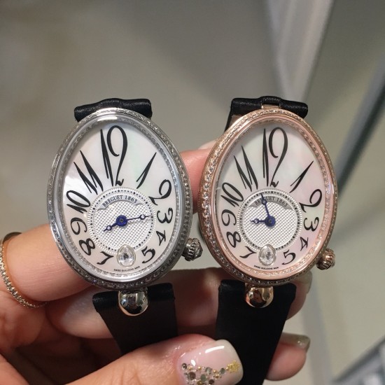 ⚠️到货啦 新版宝玑 实拍 Breguet-宝玑那不勒斯皇后系列! 史上最强最美 超薄 最新升级版本 绝对值得拥有的一款 正品一致的拉丁料绢表带 蓝宝石拱桥弧形玻璃 表盘用天然白色珍珠母贝 阿拉伯数字时符 经典的蓝钢宝玑指针 6点位设有一颗水滴形钻石 机芯是586/1自动上链机 我们一直正品完美复刻 那不勒斯皇后款 绝对的女神气质名媛款 最重要的是百搭得来不失少女心 必入款❗带上一秒变女神,各种派对,晚会,聚会,约会,发布会,让你BlingBling。 ⚠️到货啦 新版宝玑 实拍 Breguet-宝玑那不勒斯皇后系列! 史上最强最美 超薄 最新升级版本 绝对值得拥有的一款 正品一致的拉丁料绢表带 蓝宝石拱桥弧形玻璃 表盘用天然白色珍珠母贝 阿拉伯数字时符 经典的蓝钢宝玑指针 6点位设有一颗水滴形钻石 机芯是586/1自动上链机 我们一直正品完美复刻 那不勒斯皇后款 绝对的女神气质名媛款 最重要的是百搭得来不失少女心 必入款❗带上一秒变女神,各种派对,晚会,聚会,约会,发布会,让你BlingBling。