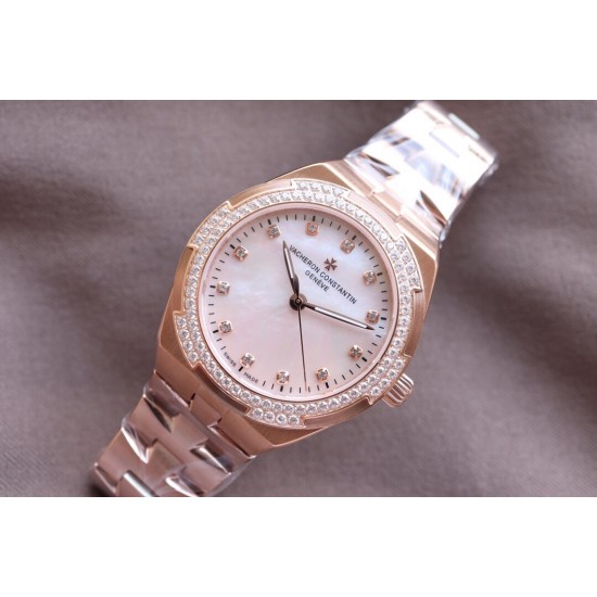 实拍【Vacheron Constantin江诗丹顿】纵横四海系列OVERSEAS女款小号型钢带款——一款极具魅力和旅行精神的女性腕表【表壳】直径36mm适合大部分女性佩戴,84颗圆形切割施华洛水更是钻璀璨夺目 【表盘】简约的大三针设计 旭日纹缎面拉丝的工艺处理 深邃优雅 时标均带白色夜光涂层 【机芯】CITIZEN8系列改Cal.5300机芯(机芯稳定零返修 ) 原装18k纳米镀金质摆陀 实拍【Vacheron Constantin江诗丹顿】纵横四海系列OVERSEAS女款小号型钢带款——一款极具魅力和旅行精神的女性腕表【表壳】直径36mm适合大部分女性佩戴,84颗圆形切割施华洛水更是钻璀璨夺目 【表盘】简约的大三针设计 旭日纹缎面拉丝的工艺处理 深邃优雅 时标均带白色夜光涂层 【机芯】CITIZEN8系列改Cal.5300机芯(机芯稳定零返修 ) 原装18k纳米镀金质摆陀