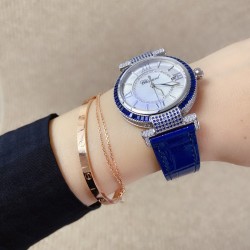 ★实拍 萧邦 CHOPARD IMPERIALE 系列腕表。独特风格带您走进一个新阶段并且成功塑造了崇尚自我表达和与众不同的生活化概念，316精钢材质，此表款全手工镶嵌施华洛世奇水晶钻，成为了美式奢侈生活风格的代表！进口石英机芯以及精细做工，佩戴贴手舒适，设计风格简约明朗。充满奢华璀璨的气息，光彩夺人、让你瞬间提升华丽的气质 ！