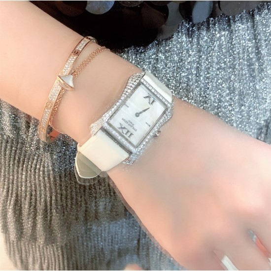 实拍 PATEK PHILIPPE百达翡丽系列 女士腕表(白金表壳搭配沙丁布带,表圈镶嵌天然锆石,蓝宝石玻璃,搭载瑞士石英机芯,尺寸30*34*7毫米) 实拍 PATEK PHILIPPE百达翡丽系列 女士腕表(白金表壳搭配沙丁布带,表圈镶嵌天然锆石,蓝宝石玻璃,搭载瑞士石英机芯,尺寸30*34*7毫米)