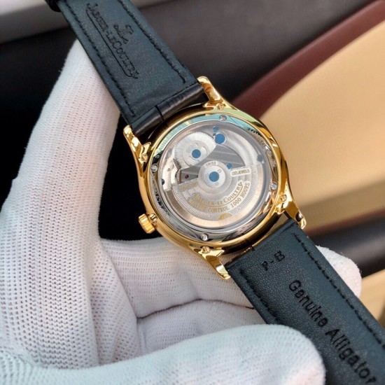 积家(Jaeger-LeCoultre)6字位置置设陀飞轮装置,表盘的设计简约,沉稳,表盘镶贴了立体锥形的时标刻度 腕表表壳采用42mm! 积家(Jaeger-LeCoultre)6字位置置设陀飞轮装置,表盘的设计简约,沉稳,表盘镶贴了立体锥形的时标刻度 腕表表壳采用42mm!