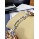 《YF出品》萧邦Happy Diamonds系列在女士腕表当中非常具有标志性,这款腕表拥有36和30毫米的腕表直径,对于大部分女士来说这个尺寸刚刚好。极具标志性的表壳设计搭配银色表盘,盘面上转动的钻石是萧邦Happy Diamonds最大的亮点设计所在。腕表搭载了自动上链机芯,能够为腕表提供42个小时的动力储存。。。YF臻品(2021新鲜上市):萧邦HAPPY DIAMONDS系列274893-5003腕表(精钢-玫瑰金-白色贝壳表盘,7颗彩色活动钻石,2892-2全自动机械,36毫米) 《YF出品》萧邦Happy Diamonds系列在女士腕表当中非常具有标志性,这款腕表拥有36和30毫米的腕表直径,对于大部分女士来说这个尺寸刚刚好。极具标志性的表壳设计搭配银色表盘,盘面上转动的钻石是萧邦Happy Diamonds最大的亮点设计所在。腕表搭载了自动上链机芯,能够为腕表提供42个小时的动力储存。。。YF臻品(2021新鲜上市):萧邦HAPPY DIAMONDS系列274893-5003腕表(精钢-玫瑰金-白色贝壳表盘,7颗彩色活动钻石,2892-2全自动机械,36毫米)