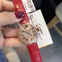爆款[色][色] 卡地亚蓝气球系列  女士腕表  实拍皮带款  嵌镶施华洛世奇满钻面 直径36mm该款腕表备受女性喜爱，在不同的场合映耀着她们各自的独特个性与迷人风华