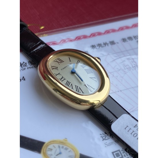 卡地亚浴缸系列卡家又一经典之作浴缸系列。实物拿到手的时候大吃一惊,颜值高 !椭圆外型的感觉正是典雅欧风浴缸形状,这也太好看了吧!相比蓝气球段位要高出不少一会儿观摩下公价便知主要是因为通体包真金……Baignoire浴缸系列腕表,小号表款,石英机芯。精钢包18K黄金表壳。包18K黄金圆珠形表冠,镶嵌一颗凸圆形蓝宝石。镀银表盘,剑形蓝钢指针,蓝宝石水晶镜面。灰褐色鳄鱼皮表带,包18K黄金针扣式表扣。表壳尺寸:32x26毫米厚度:8毫米防水深度3巴(约30米)生活防水 卡地亚浴缸系列卡家又一经典之作浴缸系列。实物拿到手的时候大吃一惊,颜值高 !椭圆外型的感觉正是典雅欧风浴缸形状,这也太好看了吧!相比蓝气球段位要高出不少一会儿观摩下公价便知主要是因为通体包真金……Baignoire浴缸系列腕表,小号表款,石英机芯。精钢包18K黄金表壳。包18K黄金圆珠形表冠,镶嵌一颗凸圆形蓝宝石。镀银表盘,剑形蓝钢指针,蓝宝石水晶镜面。灰褐色鳄鱼皮表带,包18K黄金针扣式表扣。表壳尺寸:32x26毫米厚度:8毫米防水深度3巴(约30米)生活防水