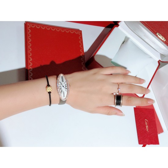 卡地亚-Cartier ❥橄榄形女士腕表❥瑞士石英机芯❥镀膜玻璃镜面❥表壳尺寸22x48mm 厚度约7mm❥有皮带和娟带可选!❥独特的橄榄形表壳镶嵌皓石, 含蓄优雅,代表了卡地亚风格之精髓:简约设计与时尚风范完美融合。 卡地亚-Cartier ❥橄榄形女士腕表❥瑞士石英机芯❥镀膜玻璃镜面❥表壳尺寸22x48mm 厚度约7mm❥有皮带和娟带可选!❥独特的橄榄形表壳镶嵌皓石, 含蓄优雅,代表了卡地亚风格之精髓:简约设计与时尚风范完美融合。