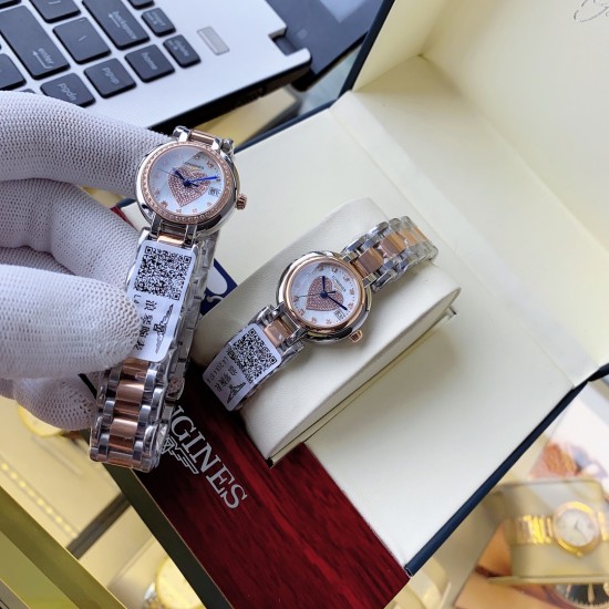 实物拍摄 浪琴-LONGINES[玫瑰][玫瑰][玫瑰]女神爆款 最美心月 采用进口石英机芯 独具一格的心形图案，高贵奢华，316精钢表壳  超强耐磨矿物质玻璃镜面  清秀女神必备[玫瑰][玫瑰][玫瑰]尺寸：直径29mm厚度10mm 请认准独家品质！