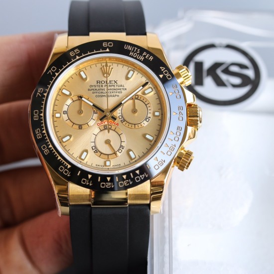 顶级做工KS出品:劳力士 恒动宇宙计时型迪通拿 【尺寸】40MM【表镜】抗刮损蓝水晶玻璃 防反光凸透式放大日历窗【表壳】上链表冠,旋入式三扣锁三重防水系统【机芯】采用7750机芯,高效精准稳定【表带】腕表搭配折叠式表扣,且表扣具有微调装置,可以调到非常的贴合手腕 折叠扣 超强夜光 防水大于100米 顶级做工KS出品:劳力士 恒动宇宙计时型迪通拿 【尺寸】40MM【表镜】抗刮损蓝水晶玻璃 防反光凸透式放大日历窗【表壳】上链表冠,旋入式三扣锁三重防水系统【机芯】采用7750机芯,高效精准稳定【表带】腕表搭配折叠式表扣,且表扣具有微调装置,可以调到非常的贴合手腕 折叠扣 超强夜光 防水大于100米
