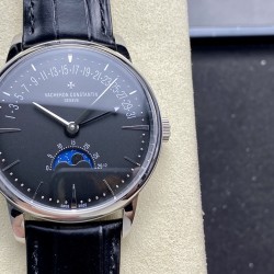 江诗丹顿 VC R39 Vacheron constantin 经典之美品鉴江诗丹顿 纵横四海系列 众横四海系列 逆跳日历款腕表 型号4000V/210A-B911 堪称意义非凡的里程碑之作。凝聚着日内瓦悠久制表传统的钟表复杂功能，体现出超凡技艺与时代风尚的绝妙融合。 采用自制Cal.2460 R31L/2机芯 直径41毫米 904钢带官网同步 一键拆卸 同时另可自由更换搭配胶带 皮带！ 欢迎各大表友品鉴。