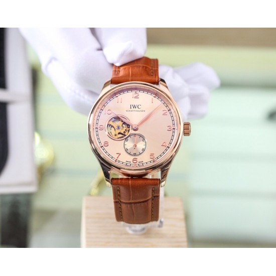 品牌：万国 IWC表带：真牛皮/316L精钢表带机芯：全自动机械机芯材料：矿物质超强镜面尺寸：直径41mm厚12mm！