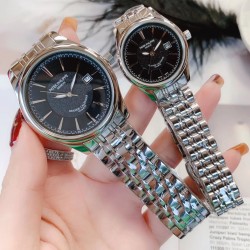 品牌：百达翡丽-PATEK PHILPPE 类型：情侣对表表壳：316精钢（做工上乘）表带：316钢机芯：进口石英机芯（走时精准）材料：高级强化镀膜镜面尺寸：男直径39mm 厚度8mm/女直径29mm 厚度8mm