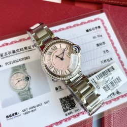 新款33钻表！又一重磅来袭！卡地亚真钻蓝气球欧洲渠道，每到年底国外很多代工都会流点这种很贵的表出来，同属石英机芯，33mm表盘，表壳镶嵌50颗vs1.5真钻！每只都有国家机构出具的证书，确保每一块都是真材实料真钻石，参数具体详尽，远非市场那些假证书可比，每一张证书的检测编号都是唯一编号，一一对应，绝无重复，机构官方网站可查阅！这个价格买钻石都值，更不要说买这个牌子的表，送礼是绝对赞到爆！要的速度了！