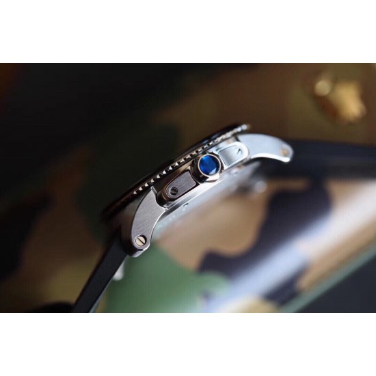Cartier 卡地亚 卡利博CALIBRE DE CARTIER系列,316精钢表壳,陶瓷夜光圈口,尺寸42mm,搭载全自动机械机芯,进口天然橡胶表带,Super LumiNova夜光涂层三角时标,时尚与运动结合的潜水表硬朗而霸气,彰显气质。 Cartier 卡地亚 卡利博CALIBRE DE CARTIER系列,316精钢表壳,陶瓷夜光圈口,尺寸42mm,搭载全自动机械机芯,进口天然橡胶表带,Super LumiNova夜光涂层三角时标,时尚与运动结合的潜水表硬朗而霸气,彰显气质。