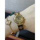 鳄鱼皮新品发布 奢华版满天星镶钻表盘卡地亚小旋风must de小金表vintage中古断货王，性价比高闭眼入。神仙颜值美绝trinity，小孩子才做选择，成年人都是all in![色]表径24mm，超薄厚度5.8mm，搭载瑞士石英机芯，罗马刻度奶油盘，简洁大两针，后镶天然美钻搭配鳄鱼皮表带更奢华超级闪。可仙可盐可甜，精致优雅上手绝美。时尚是一个经典的轮回～说不定今年的复古风，你就是走得最驾轻就熟的一个。推荐指数：⭐⭐⭐⭐⭐