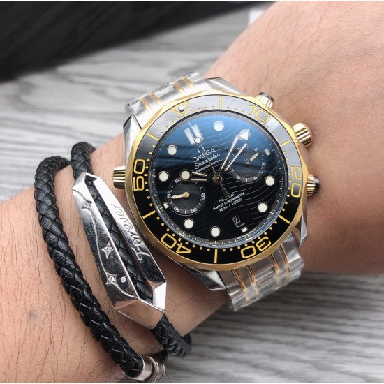 欧米茄 OMEGA R6 全新海系马列300m计时士男腕表 市面目前高最版本的计时腕表1:表壳拉身砂细腻洁白光亮斜边抛弧光度倒角与正一品致2: 搭载复刻米欧茄9900计机时芯,904精表钢壳44毫米 ,天进然口橡胶表带,3: 搭配饰以白色珐琅潜水刻度陶瓷表圈,让探索与众不同4:镜采面用进口蓝宝石,硬度高、抗刮损,效无果比通透5:表盘采用蓝(黑)色陶瓷打造而成饰以激光雕刻波浪图案 与镂空指针和白色珐琅潜水刻度相应成趣,诠释海洋魅力。 欧米茄 OMEGA R6 全新海系马列300m计时士男腕表 市面目前高最版本的计时腕表1:表壳拉身砂细腻洁白光亮斜边抛弧光度倒角与正一品致2: 搭载复刻米欧茄9900计机时芯,904精表钢壳44毫米 ,天进然口橡胶表带,3: 搭配饰以白色珐琅潜水刻度陶瓷表圈,让探索与众不同4:镜采面用进口蓝宝石,硬度高、抗刮损,效无果比通透5:表盘采用蓝(黑)色陶瓷打造而成饰以激光雕刻波浪图案 与镂空指针和白色珐琅潜水刻度相应成趣,诠释海洋魅力。