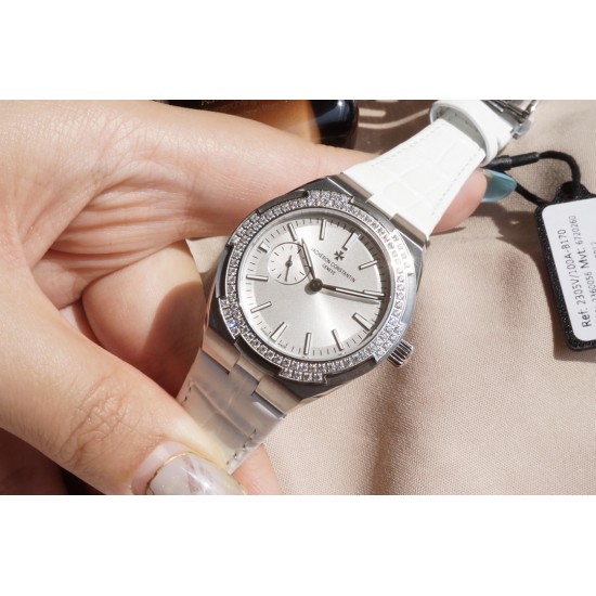 Vacheron Constantin江诗丹顿纵横四海系列OVERSEAS女款小号型2300v/2305v【表壳】表径3610.8mm 同步原装 质感细腻大方 蓝宝石镜面【字面】表盘经旭日纹缎面拉丝工艺处理 深邃优雅 18k金时标均带白色夜光涂层【机芯】CITIZEN8系列改Cal.5300机芯(机芯稳定零返修 )后原装18k纳米镀金质摆陀【表带扣】半马其他十字三片折叠式表扣 进口牛皮表带越欣赏 越懂欣赏 Vacheron Constantin江诗丹顿纵横四海系列OVERSEAS女款小号型2300v/2305v【表壳】表径3610.8mm 同步原装 质感细腻大方 蓝宝石镜面【字面】表盘经旭日纹缎面拉丝工艺处理 深邃优雅 18k金时标均带白色夜光涂层【机芯】CITIZEN8系列改Cal.5300机芯(机芯稳定零返修 )后原装18k纳米镀金质摆陀【表带扣】半马其他十字三片折叠式表扣 进口牛皮表带越欣赏 越懂欣赏