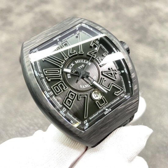 法兰克穆勒 FRANCK MULLER,透过特殊处理工序将碳纤维的超轻优雅与夜光粒子的特性完美糅合,将两种材质的特性发挥得淋漓尽致,在表壳内呈现前所未见如宇宙般的景象。 在夜幕低垂之时,展现充满未来感的外型,令人耳目一新。碳纤维表壳饰以夜光细节,令这款腕表更前卫时尚。搭载9015机芯,质量稳定。tw厂出品,出货实拍 法兰克穆勒 FRANCK MULLER,透过特殊处理工序将碳纤维的超轻优雅与夜光粒子的特性完美糅合,将两种材质的特性发挥得淋漓尽致,在表壳内呈现前所未见如宇宙般的景象。 在夜幕低垂之时,展现充满未来感的外型,令人耳目一新。碳纤维表壳饰以夜光细节,令这款腕表更前卫时尚。搭载9015机芯,质量稳定。tw厂出品,出货实拍