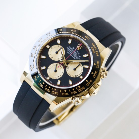 AR超神之作 ROLEX DAYTONA劳 力士迪通拿副本的十年精华， 并行代购版迪通拿，完美修正十年间所有副本的不足和缺陷，4130机芯，以及攻克机芯厚度，使壳身厚度首次达到与正品一致，并搭配正品代购包装物料，重新定义最高品质的迪通拿副本，真正的A级副本劳 力 士迪地拿[AR出品]