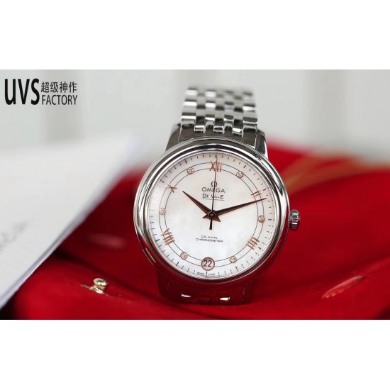 实拍 UVS正品开模!欧米茄碟飞系列424.10.33.20.55.002 装海欧2892机芯,与原装2500机芯是一致的,包括了把中位的高低,调历与跳历的方向,2500的调历是往下转动日历由右向左跳动的。表壳的4条修边线,需粗磨走cnc再细磨,不是老师傅是没法磨出如此线条,和镜面般的效果的。底盖的时间之神.克洛诺斯.浮雕,是最考功夫的,底盖经过11次改模,只为追求那一份完美,耗时13个月,终于做到了原版一致的图案,精致栩栩如生。尺寸32.7mm。 实拍 UVS正品开模!欧米茄碟飞系列424.10.33.20.55.002 装海欧2892机芯,与原装2500机芯是一致的,包括了把中位的高低,调历与跳历的方向,2500的调历是往下转动日历由右向左跳动的。表壳的4条修边线,需粗磨走cnc再细磨,不是老师傅是没法磨出如此线条,和镜面般的效果的。底盖的时间之神.克洛诺斯.浮雕,是最考功夫的,底盖经过11次改模,只为追求那一份完美,耗时13个月,终于做到了原版一致的图案,精致栩栩如生。尺寸32.7mm。