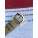 卡地亚浴缸系列卡家又一经典之作浴缸系列。实物拿到手的时候大吃一惊,颜值高 !椭圆外型的感觉正是典雅欧风浴缸形状,这也太好看了吧!相比蓝气球段位要高出不少一会儿观摩下公价便知主要是因为通体包真金……Baignoire浴缸系列腕表,小号表款,石英机芯。精钢包18K黄金表壳。包18K黄金圆珠形表冠,镶嵌一颗凸圆形蓝宝石。镀银表盘,剑形蓝钢指针,蓝宝石水晶镜面。灰褐色鳄鱼皮表带,包18K黄金针扣式表扣。表壳尺寸:32x26毫米厚度:8毫米防水深度3巴(约30米)生活防水 卡地亚浴缸系列卡家又一经典之作浴缸系列。实物拿到手的时候大吃一惊,颜值高 !椭圆外型的感觉正是典雅欧风浴缸形状,这也太好看了吧!相比蓝气球段位要高出不少一会儿观摩下公价便知主要是因为通体包真金……Baignoire浴缸系列腕表,小号表款,石英机芯。精钢包18K黄金表壳。包18K黄金圆珠形表冠,镶嵌一颗凸圆形蓝宝石。镀银表盘,剑形蓝钢指针,蓝宝石水晶镜面。灰褐色鳄鱼皮表带,包18K黄金针扣式表扣。表壳尺寸:32x26毫米厚度:8毫米防水深度3巴(约30米)生活防水