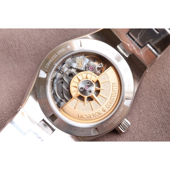 实拍【Vacheron Constantin江诗丹顿】纵横四海系列OVERSEAS女款小号型钢带款——一款极具魅力和旅行精神的女性腕表【表壳】直径36mm适合大部分女性佩戴,84颗圆形切割施华洛水更是钻璀璨夺目 【表盘】简约的大三针设计 旭日纹缎面拉丝的工艺处理 深邃优雅 时标均带白色夜光涂层 【机芯】CITIZEN8系列改Cal.5300机芯(机芯稳定零返修 ) 原装18k纳米镀金质摆陀 实拍【Vacheron Constantin江诗丹顿】纵横四海系列OVERSEAS女款小号型钢带款——一款极具魅力和旅行精神的女性腕表【表壳】直径36mm适合大部分女性佩戴,84颗圆形切割施华洛水更是钻璀璨夺目 【表盘】简约的大三针设计 旭日纹缎面拉丝的工艺处理 深邃优雅 时标均带白色夜光涂层 【机芯】CITIZEN8系列改Cal.5300机芯(机芯稳定零返修 ) 原装18k纳米镀金质摆陀