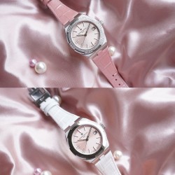 ★实拍 女神推荐款【Vacheron Constantin江诗丹顿】纵横四海系列OVERSEAS女款小号型【表壳】表径3610.8mm   质感细腻大方 84颗圆形切割施华洛水钻璀璨夺目  蓝宝石镜面永不刮花【表盘】大三针的设计 简约大方 旭日纹缎面拉丝的工艺处理 深邃优雅 18k金时标均带白色夜光涂层【机芯】CITIZEN8系列改Cal.5300机芯（机芯稳定零返修 ）后原装18k纳米镀金质摆陀【表带扣】半马其他十字三片折叠式表扣 进口牛皮表带越欣赏 越懂欣赏