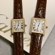 实拍【精品升级版】卡地亚超薄坦克Cartier Tank Solo系列,一款百搭 性价比又高的手表 采用瑞士石英机芯,圆珠形表冠,镶嵌一颗凸圆形合成尖晶石,镀银珠光表盘,罗马数字时标,剑形蓝钢指针,蓝宝石水晶镜面,可搭配进口鳄鱼纹牛皮表带,另有多种颜色荔枝纹原版皮为你打造个性化腕间配饰,直径:小号2431mm,中号2734mm。佩戴舒适柔软服帖,上手显得高贵又典雅,很气质很女人独家货源。「认准细节,欢迎质量对比」 实拍【精品升级版】卡地亚超薄坦克Cartier Tank Solo系列,一款百搭 性价比又高的手表 采用瑞士石英机芯,圆珠形表冠,镶嵌一颗凸圆形合成尖晶石,镀银珠光表盘,罗马数字时标,剑形蓝钢指针,蓝宝石水晶镜面,可搭配进口鳄鱼纹牛皮表带,另有多种颜色荔枝纹原版皮为你打造个性化腕间配饰,直径:小号2431mm,中号2734mm。佩戴舒适柔软服帖,上手显得高贵又典雅,很气质很女人独家货源。「认准细节,欢迎质量对比」