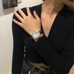 【独家实拍 Franck Muller法兰克穆勒 女士腕表】法穆兰深受世界各地明星欢迎。时尚女性腕表Heart系列 每一枚腕表杰作均包含着Franck Muller品牌的精髓，为高级钟表史创造技术创举和无限创意及最高的完美质量。施华洛世奇水晶钻镶嵌，进口石英机，进口小牛皮多种颜色可搭配 贴手型 尺寸34*40