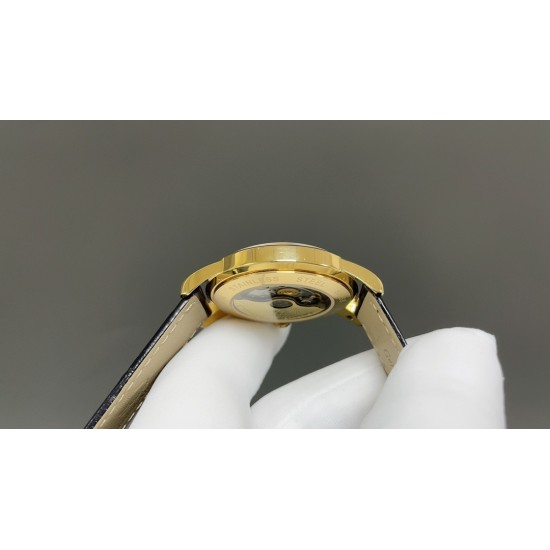 【TW 最新出品爆款推荐 】江诗丹顿Vacheron constantin 经典之美品鉴江诗.丹顿传袭系列腕表!TW制表师团队历时8个月精心设计,敢为人先,力求完美。 款式采用原装9015机芯,每小时振频28800次,零返修质量✅。TW厂独家研发壳套,独家的锅盖玻璃材质!直径40mm,超强3D立体感,超薄工艺。款式表盘上采用经典独家内影作为刻度,更显示出这款腕表的华贵气质。款式搭配意大利牛皮让手腕更贴合舒适 ⌚️江诗丹顿,你终将拥有的腕表 【TW 最新出品爆款推荐 】江诗丹顿Vacheron constantin 经典之美品鉴江诗.丹顿传袭系列腕表!TW制表师团队历时8个月精心设计,敢为人先,力求完美。 款式采用原装9015机芯,每小时振频28800次,零返修质量✅。TW厂独家研发壳套,独家的锅盖玻璃材质!直径40mm,超强3D立体感,超薄工艺。款式表盘上采用经典独家内影作为刻度,更显示出这款腕表的华贵气质。款式搭配意大利牛皮让手腕更贴合舒适 ⌚️江诗丹顿,你终将拥有的腕表