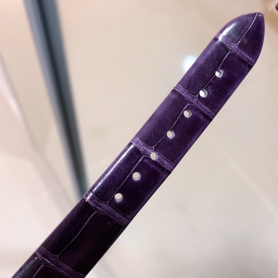 实拍 新推出新配色 宝玑那不勒斯王后系列REINE DE NAPLES 石英二针小秒功能 设计灵感正是来自宝玑大师为那不勒斯王后卡洛琳缪拉所创制的世界首枚腕表。该系列腕表采用鹅卵形的表壳和机芯,设计独特,曲线优美,以时尚.优雅的形式表达现代女性的柔美与妩媚,散发着浓浓诗意 实拍 新推出新配色 宝玑那不勒斯王后系列REINE DE NAPLES 石英二针小秒功能 设计灵感正是来自宝玑大师为那不勒斯王后卡洛琳缪拉所创制的世界首枚腕表。该系列腕表采用鹅卵形的表壳和机芯,设计独特,曲线优美,以时尚.优雅的形式表达现代女性的柔美与妩媚,散发着浓浓诗意